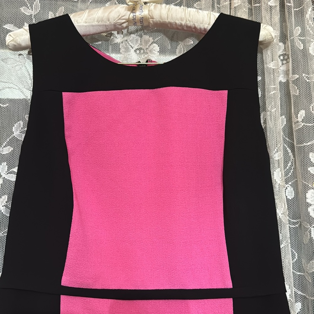 Banana republic, pink, and black dress only used once size 10 - Picture 2 of 4